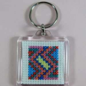 Keyring with zigzag pattern