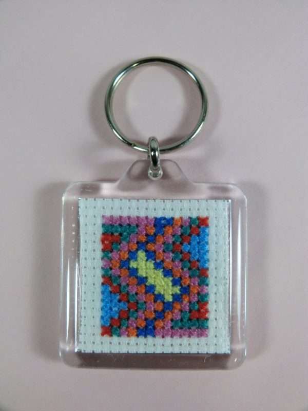 Keyring with zigzag pattern