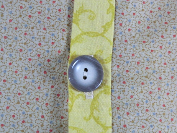 Daffodils cushion covver button closure