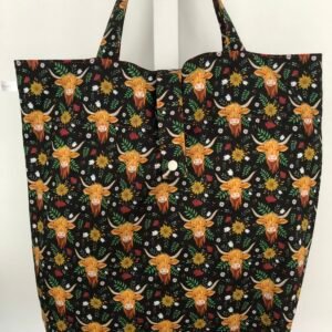 Highland cow folding bag with cow heads surrounded by flowers